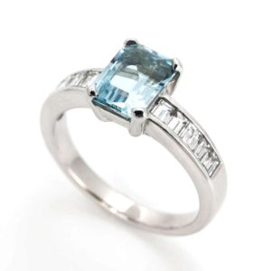 18ct White Gold Aquamarine Dress Ring