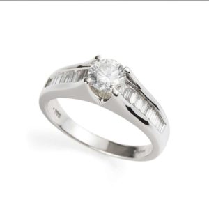 18k White Gold Round and Baguette Cut Diamond Ring 0.62ct E/SI2