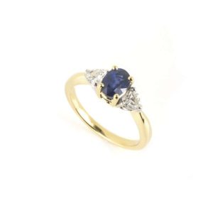18k Yellow Gold Sapphire and Diamond Ring 1.00ct