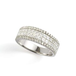 18k White Gold Princess & Round Brilliant Cut Diamond Ring 1.50ct in Total, G-H Colour, VS/SI Clarity